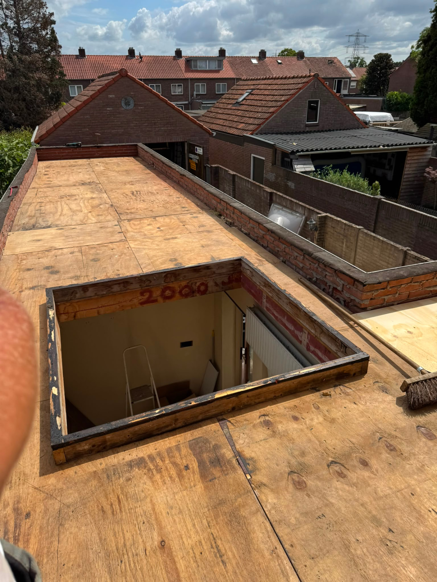 Nieuw dakbeschot met dakraamopening