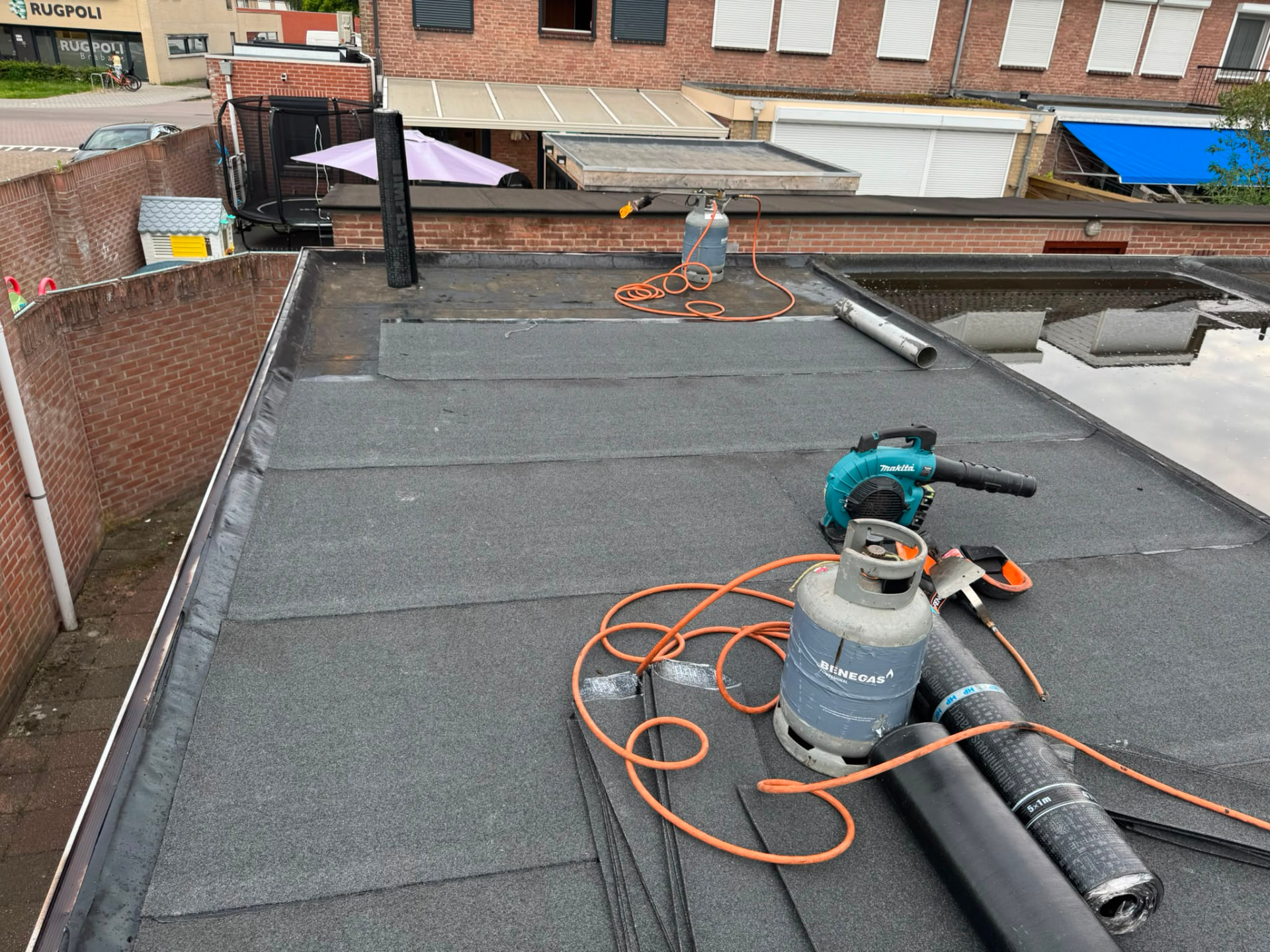 Bitumen brander in actie